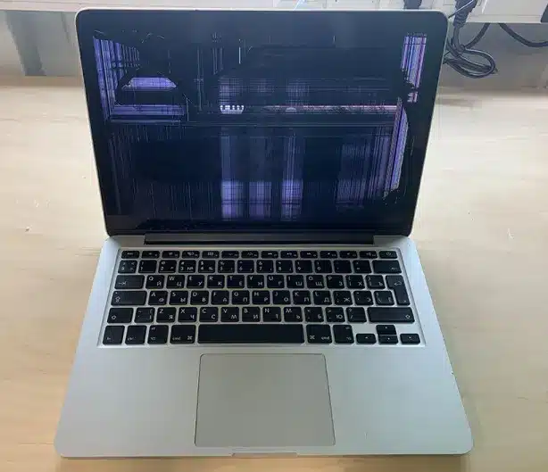 Черный Экран MacBook или разбитый дисплей